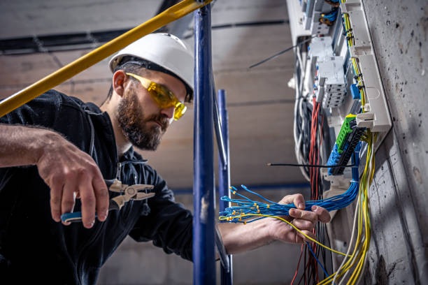 Best Emergency Electrical Repair  in Clinton, MI